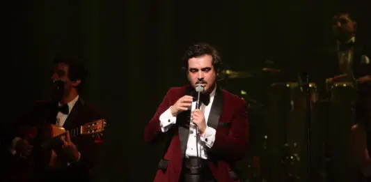 ENJAMBRE NOCHES DE SALON EN LOS ANGELES