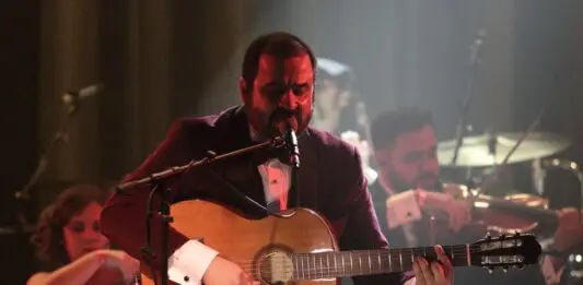 ENJAMBRE NOCHES DE SALON EN LOS ANGELES