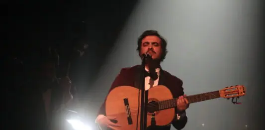 ENJAMBRE NOCHES DE SALON EN LOS ANGELES