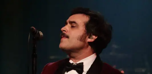 ENJAMBRE NOCHES DE SALON EN LOS ANGELES