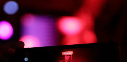 Perro Callejero en el “Del Barrio para el Barrio” en Los Angeles