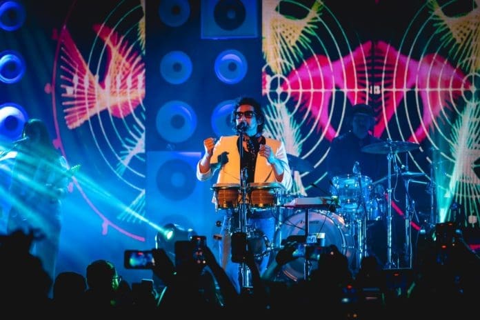LEÓN LARREGUI FINALIZA SU PRISMARAMA USA TOUR CON UN SOLD OUT EN CHICAGO Leon Larregui