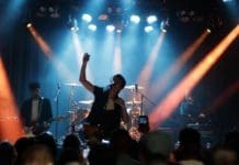 División Minúscula se presentó en el icónico The Roxy Theatre en Los Angeles Division minuscula