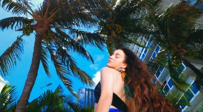 FITASHA HABLA DEL PODER DE LA AUTOESTIMA Y LA DETERMINACIÓN CON EL DOBLE LANZAMIENTO “VUELO A MIAMI” / “FLY TO MIAMI”