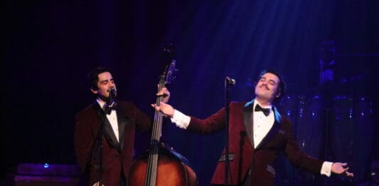 ENJAMBRE NOCHES DE SALON EN LOS ANGELES