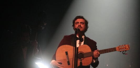 ENJAMBRE NOCHES DE SALON EN LOS ANGELES