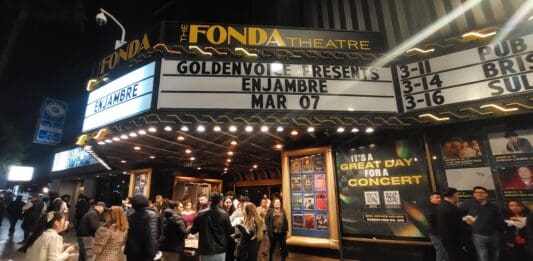 ENJAMBRE NOCHES DE SALON EN LOS ANGELES