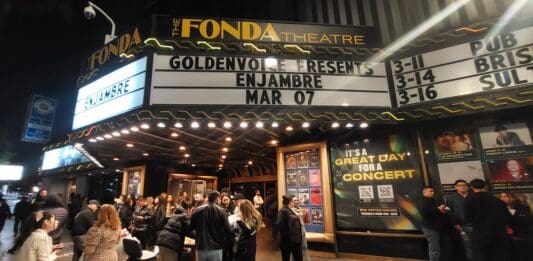 ENJAMBRE NOCHES DE SALON EN LOS ANGELES