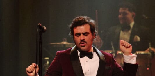 ENJAMBRE NOCHES DE SALON EN LOS ANGELES