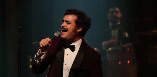 ENJAMBRE NOCHES DE SALON EN LOS ANGELES