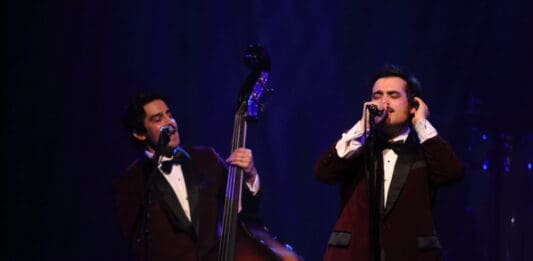 ENJAMBRE NOCHES DE SALON EN LOS ANGELES
