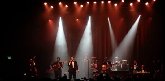 ENJAMBRE NOCHES DE SALON EN LOS ANGELES