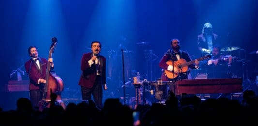 ENJAMBRE NOCHES DE SALON EN LOS ANGELES