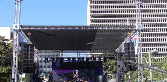 EL TRI EN LA FIESTA BROADWAY DE LOS ANGELES
