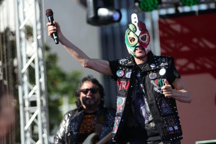 EL TRI EN LA FIESTA BROADWAY EN LOS ANGELES EL TRI EN LA FIESTA BROADWAY DE LOS ANGELES