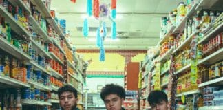 LOS APTOS CAPTURA EL ANHELO DE AMOR CON SU NUEVO SINGLE “COMO LO MUEVES” LOS APTOS CAPTURA EL ANHELO DE AMOR CON SU NUEVO SINGLE “COMO LO MUEVES”