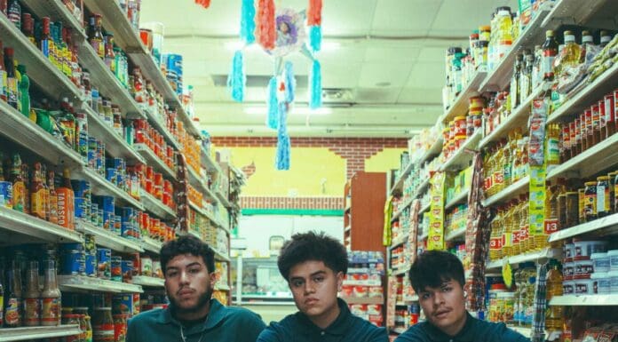 LOS APTOS CAPTURA EL ANHELO DE AMOR CON SU NUEVO SINGLE “COMO LO MUEVES” LOS APTOS CAPTURA EL ANHELO DE AMOR CON SU NUEVO SINGLE “COMO LO MUEVES”