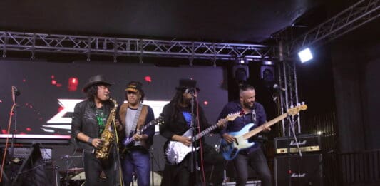 ROCK N ROLAS EN LOS ANGELES EN EL EVENTO “DEL BARRIO PARA EL BARRIO”