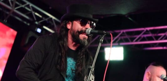 ROCK N ROLAS EN LOS ANGELES EN EL EVENTO “DEL BARRIO PARA EL BARRIO”