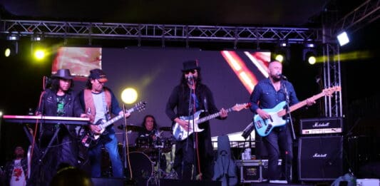 ROCK N ROLAS EN LOS ANGELES EN EL EVENTO “DEL BARRIO PARA EL BARRIO”