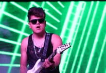 PERRO CALLEJERO EN “DEL BARRIO PARA EL BARRIO” EN LOS ANGELES Perro Callejero en el “Del Barrio para el Barrio” en Los Angeles