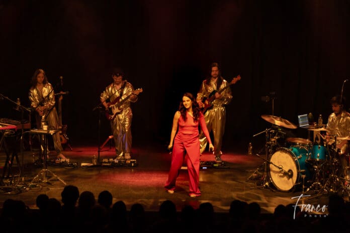 XIMENA SARIÑANA EN LOS ANGELES