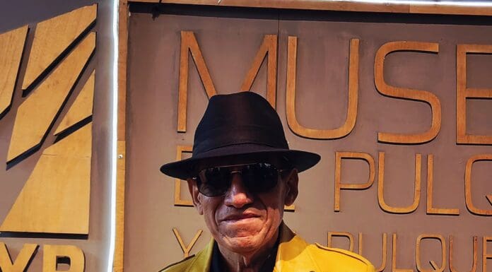 EN RUEDA DE PRENSA, EL HISTÓRICO JUAN HERNÁNDEZ PRESENTA LIBRO QUE LE CANTA AL BARRIO, AL ROCK Y A LA VIDA QUE SÍ IMPORTA