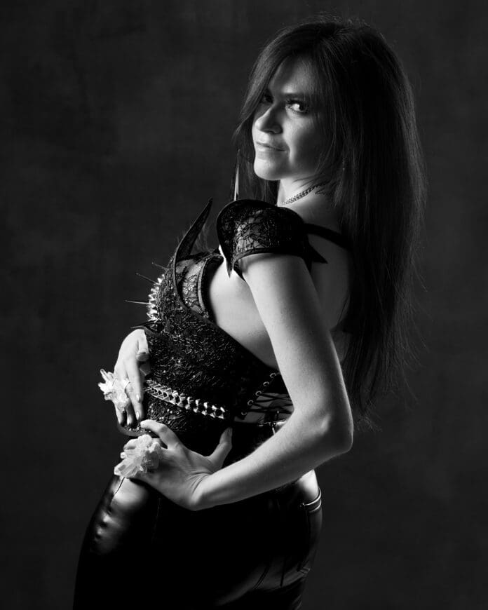 ALI STONE PRESENTA EL VIDEO OFICIAL DE “TRNA”, TEMA NOMINADO AL LATIN GRAMMY®