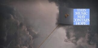 RAYE SE ELEVA CON SU NUEVA BALADA “NIGHTINGALE LANE”