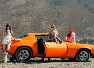 THE WARNING SUBE LA TEMPERATURA CON SU NUEVO SENCILLO “KEROSENE”