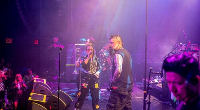 SINKRONIA CONQUISTA ESCENARIOS DE ESTADOS UNIDOS COMO OPENING ACT DE PANTEON ROCOCO
