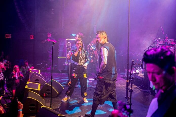 SINKRONIA CONQUISTA ESCENARIOS DE ESTADOS UNIDOS COMO OPENING ACT DE PANTEON ROCOCO