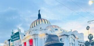 JUAN HERNÁNDEZ INMORTALIZA SU HISTORIA Y LA RESISTENCIA DEL ROCK NACIONAL EN EL LIBRO “¡LA BANDA ESTÁ PRESENTE!”