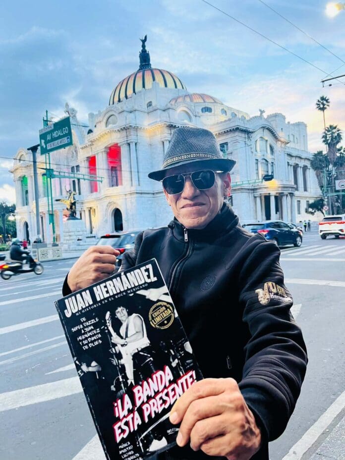 JUAN HERNÁNDEZ INMORTALIZA SU HISTORIA Y LA RESISTENCIA DEL ROCK NACIONAL EN EL LIBRO “¡LA BANDA ESTÁ PRESENTE!”